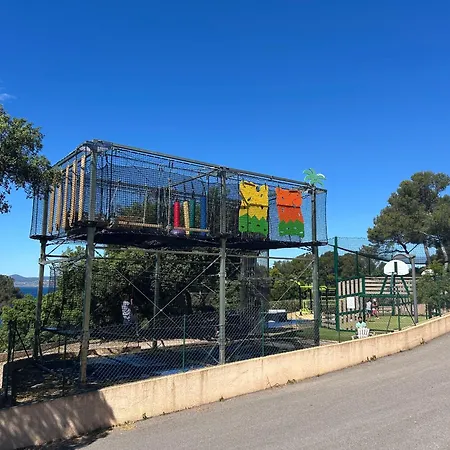 Camping Mobil Vue 4 Personnes Raphael Saint-Raphaël